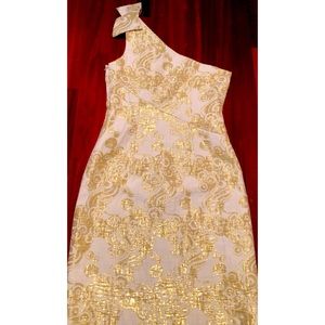 Donna Morgan Asymmetrical Dress in a mix of Cotton, Viscose & Metallic material